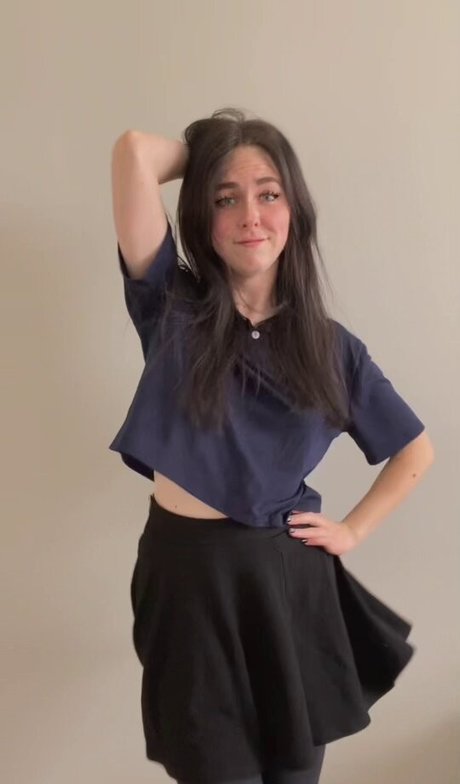 Naakte gelekte OnlyFans-foto van Olivia Evenstar