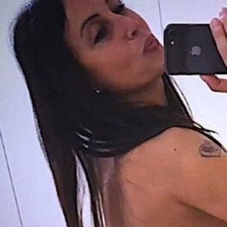 Naakte gelekte OnlyFans-foto van Sabrina Ghiddi