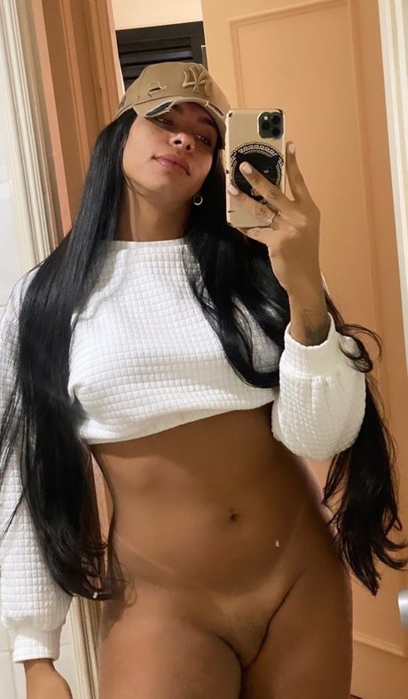 Naakte gelekte OnlyFans-foto van Allana Ventin