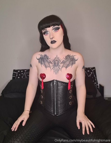 Naakte gelekte OnlyFans-foto van Mybeautifulnightmare