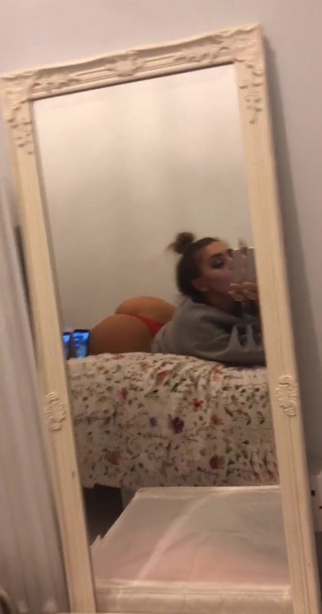 Naakte gelekte OnlyFans-foto van Kate Isobel