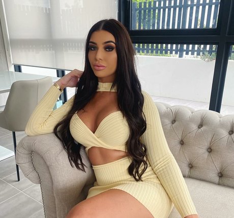 Naakte gelekte OnlyFans-foto van Erin Gray