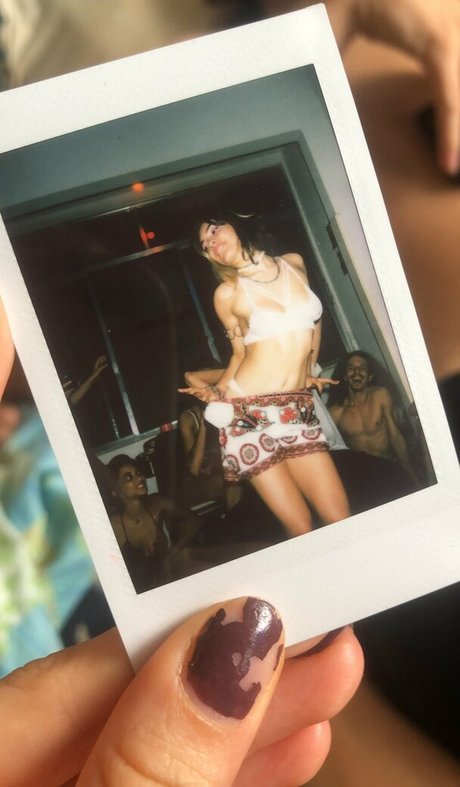 Naakte gelekte OnlyFans-foto van Nuagesrose