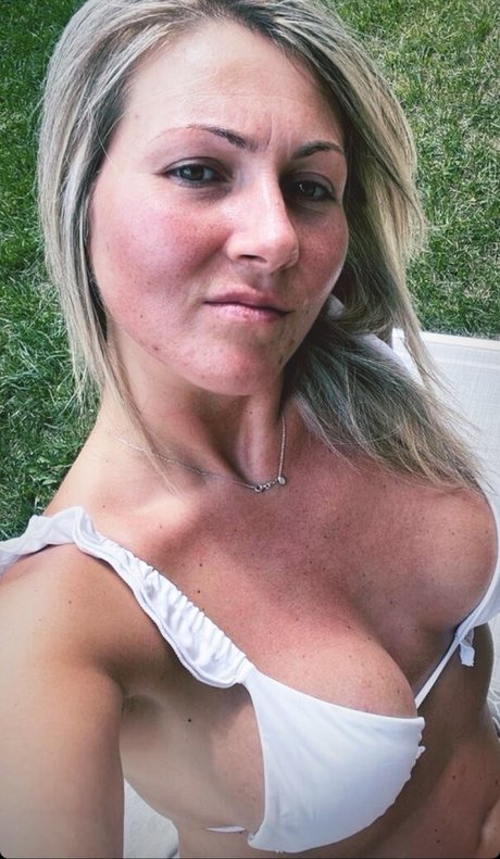 Naakte gelekte OnlyFans-foto van Betty Sokate