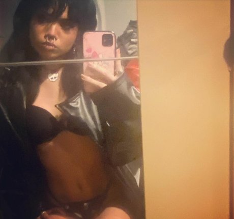 Naakte gelekte OnlyFans-foto van Saintsgoth