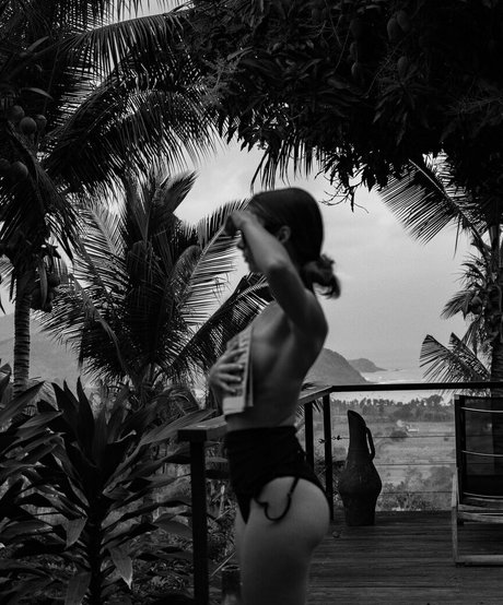 Naakte gelekte OnlyFans-foto van Ebony Jepson