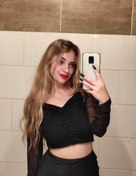 Naakte gelekte OnlyFans-foto van Monica0103