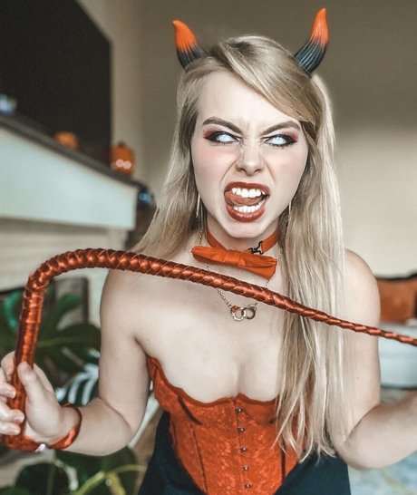 Naakte gelekte OnlyFans-foto van Halieeandkendra