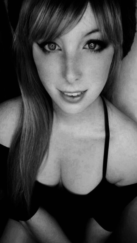 Naakte gelekte OnlyFans-foto van Merry Cherry Bomb