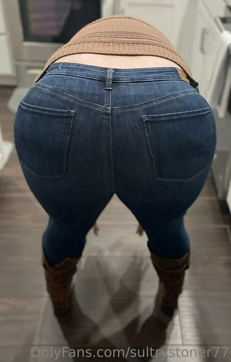 Naakte gelekte OnlyFans-foto van Sultrystoner77