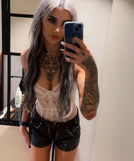 Naakte gelekte OnlyFans-foto van Hannah Taylor