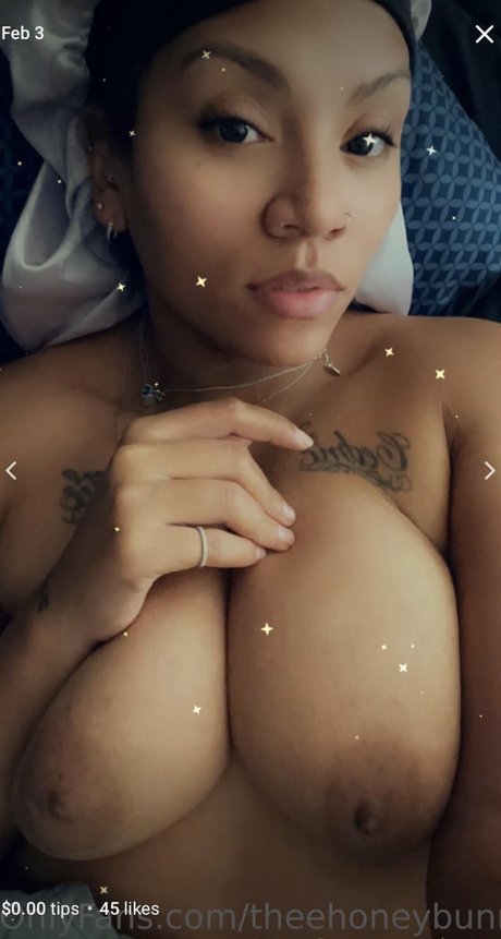 Naakte gelekte OnlyFans-foto van Honey K