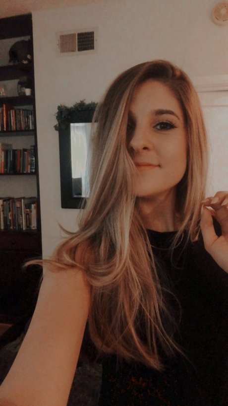 Naakte gelekte OnlyFans-foto van Myalennon