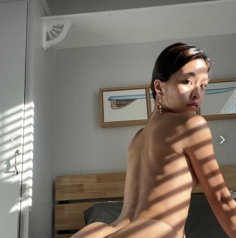 Naakte gelekte OnlyFans-foto van Hanna Zuki