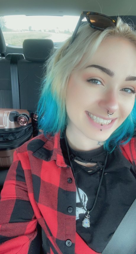 Naakte gelekte OnlyFans-foto van Claire Lavey