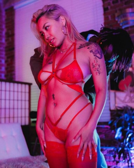 Naakte gelekte OnlyFans-foto van Victoria Kuang