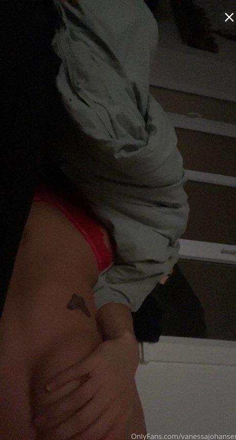 Naakte gelekte OnlyFans-foto van Vanessa Johansen