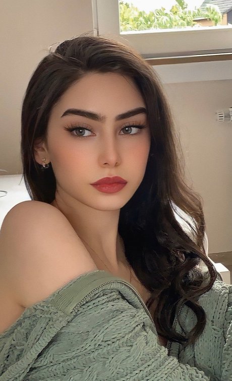 Naakte gelekte OnlyFans-foto van Mersweb