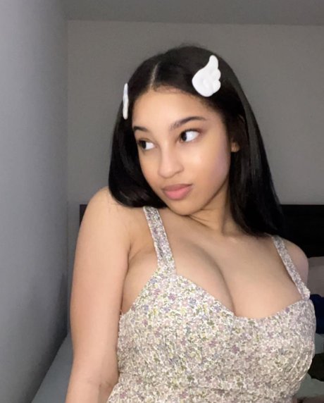Naakte gelekte OnlyFans-foto van Lazzybeans