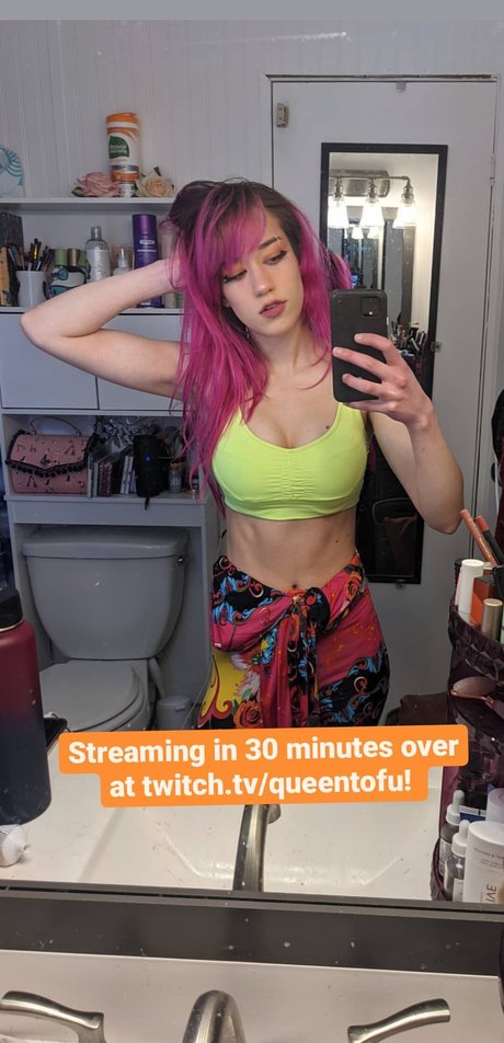 Naakte gelekte OnlyFans-foto van Queentofu