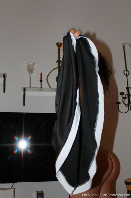 Naakte gelekte OnlyFans-foto van Vanessa Rhd