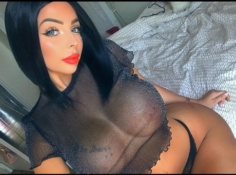 Naakte gelekte OnlyFans-foto van Kahina Sbeauty