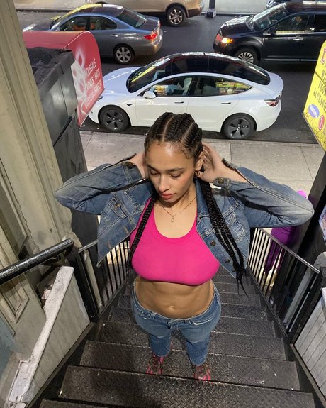 Naakte gelekte OnlyFans-foto van Sarina