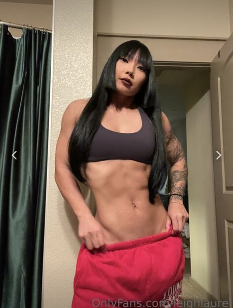 Naakte gelekte OnlyFans-foto van Leigh Laurel