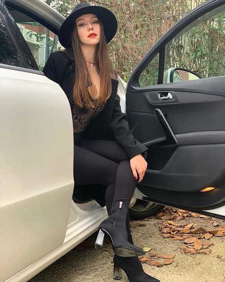 Naakte gelekte OnlyFans-foto van Sinem Ozgur