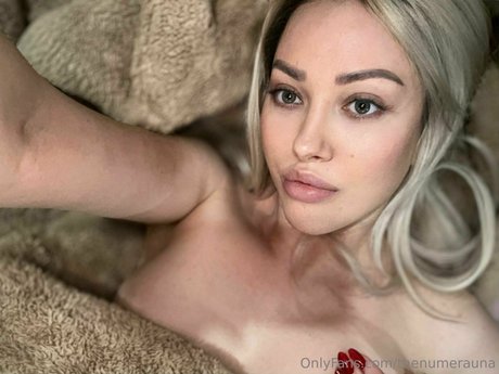 Naakte gelekte OnlyFans-foto van Una