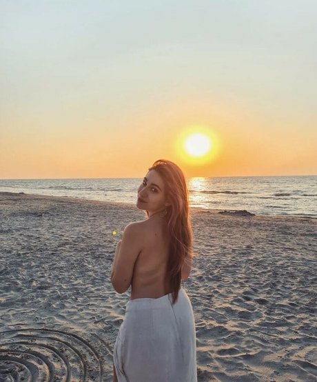 Naakte gelekte OnlyFans-foto van Yonia