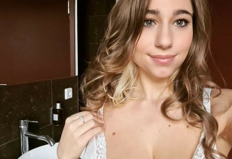 Naakte gelekte OnlyFans-foto van Yonia