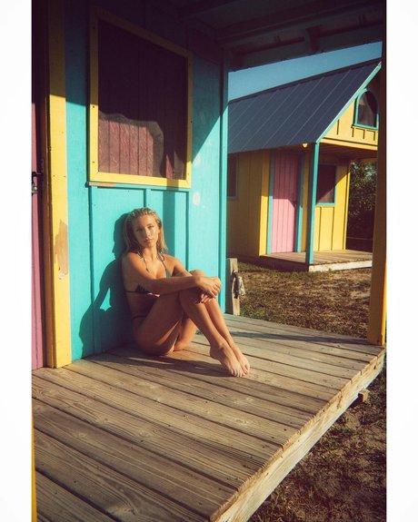 Naakte gelekte OnlyFans-foto van Kenzi Hope