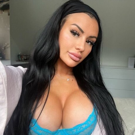 Naakte gelekte OnlyFans-foto van Siannfitness