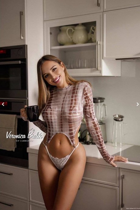 Naakte gelekte OnlyFans-foto van Veronica Bielik