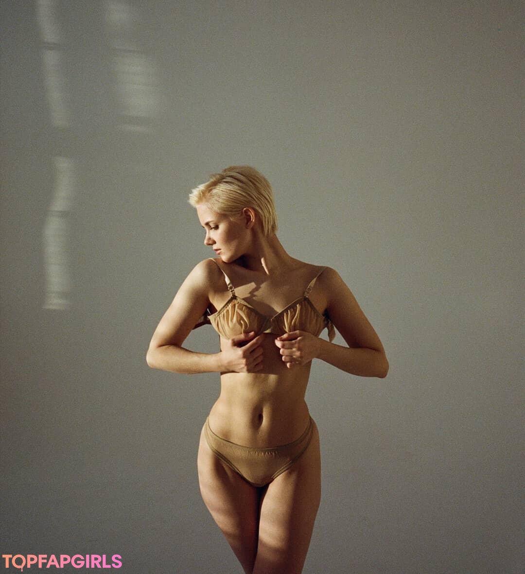 Naakte gelekte OnlyFans-foto van Victoria Minina #7