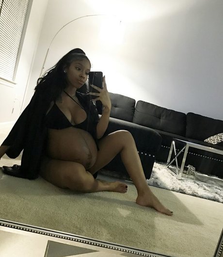 Naakte gelekte OnlyFans-foto van Ashley Burgos