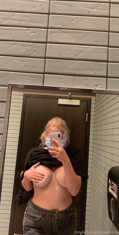 Naakte gelekte OnlyFans-foto van Sativashortie