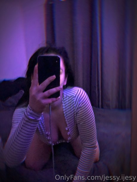 Naakte gelekte OnlyFans-foto van Jessy Ijesy