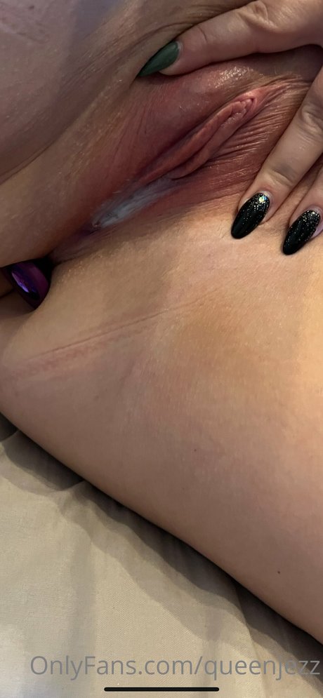 Naakte gelekte OnlyFans-foto van Queenjezz