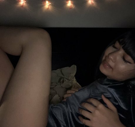 Naakte gelekte OnlyFans-foto van Naomieve