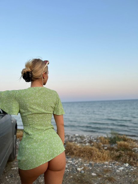 Naakte gelekte OnlyFans-foto van Lia Engel