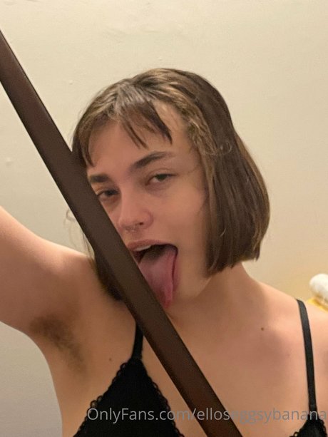 Naakte gelekte OnlyFans-foto van Jules Roscoe