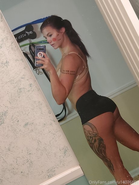 Naakte gelekte OnlyFans-foto van Fitgirl