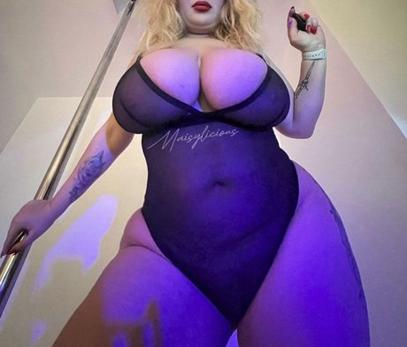 Naakte gelekte OnlyFans-foto van Maisy