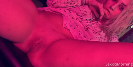 Naakte gelekte OnlyFans-foto van Lexi Morning