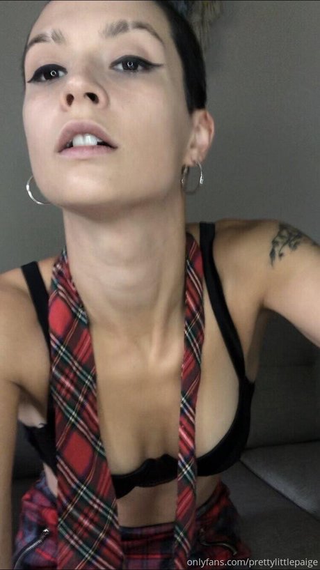 Naakte gelekte OnlyFans-foto van Pretty Little Paige