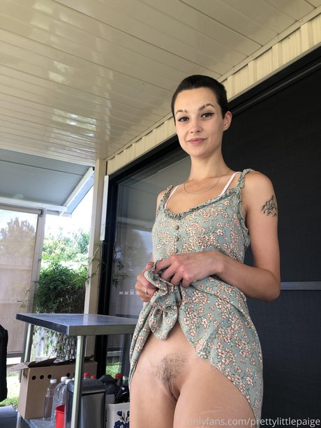 Naakte gelekte OnlyFans-foto van Pretty Little Paige