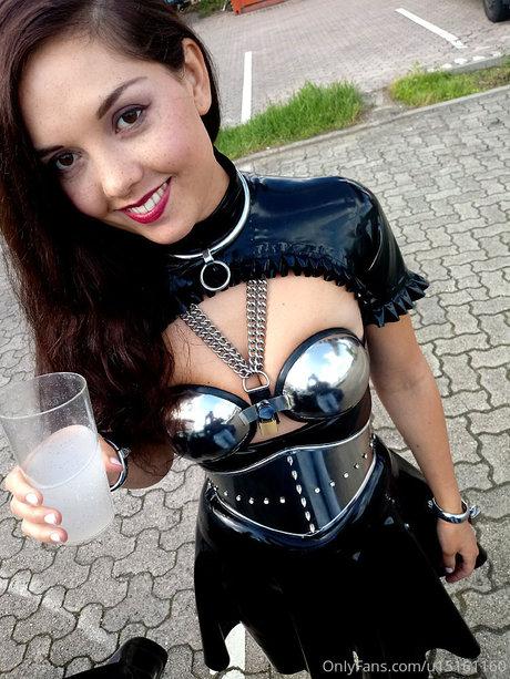 Naakte gelekte OnlyFans-foto van Sophie Elodie
