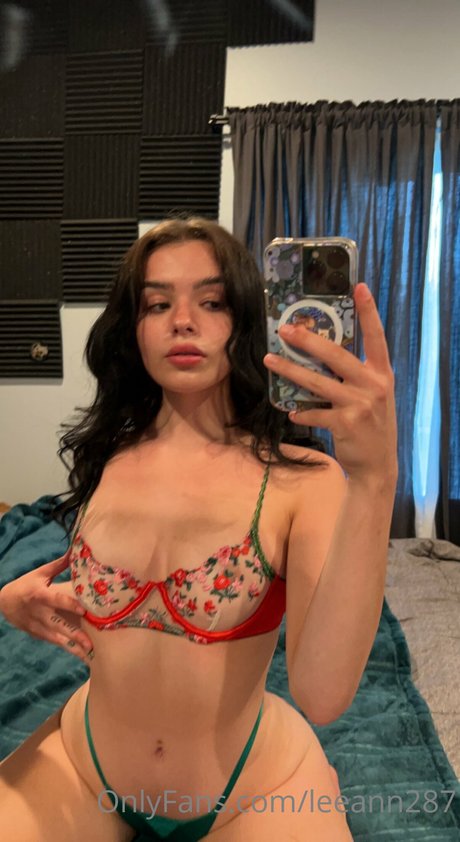 Naakte gelekte OnlyFans-foto van Leeann